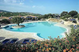 מלון Colonna Country & Sporting Club